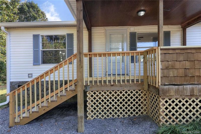 7114 Maple Glen Dr, Catawba, NC 28609