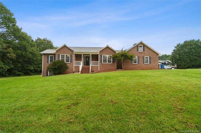 6144 Vandresser Point, Hickory, NC 28601