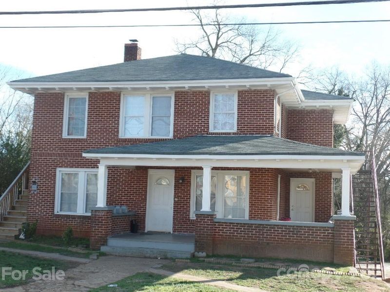 741 1st Ave SW, Hickory, NC 28602