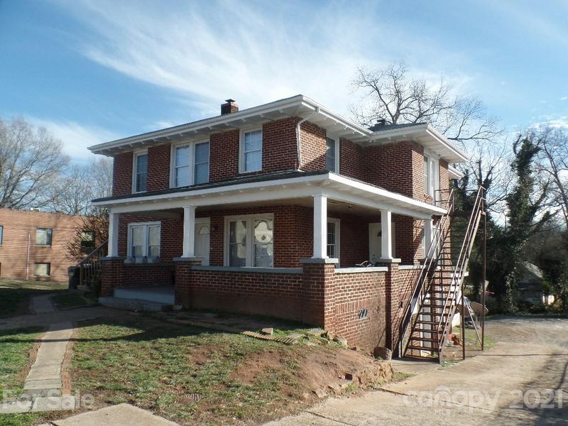 741 1st Ave SW, Hickory, NC 28602