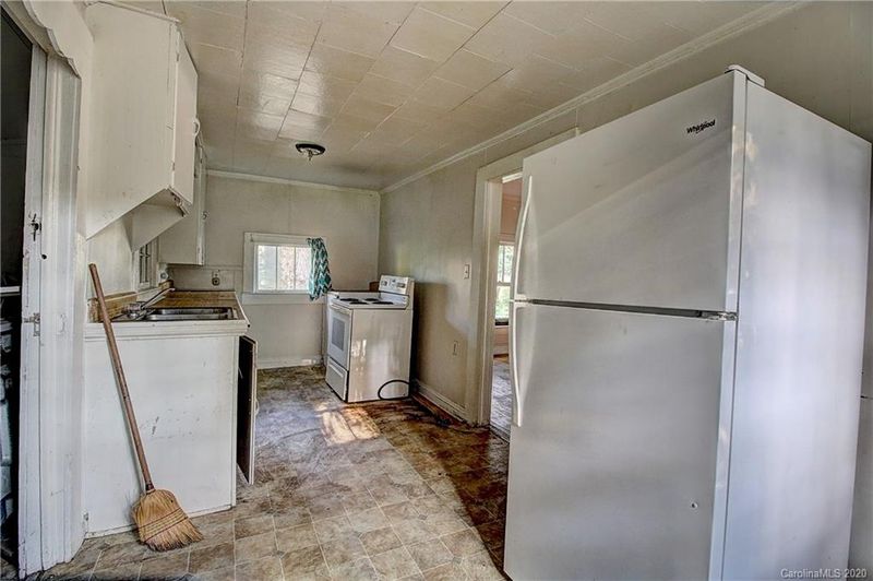 402 W Second St, Cherryville, NC 28021
