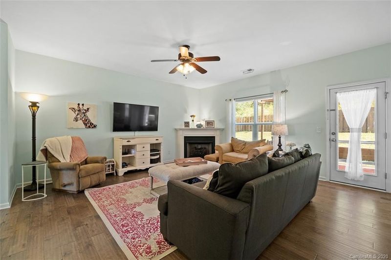 125 Ashmore Dr, Mount Holly, NC 28120