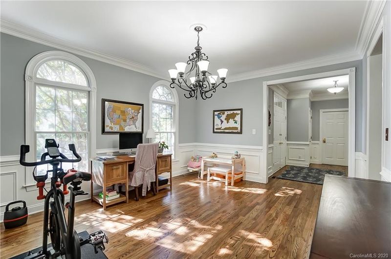 718 Ashgrove Ln, Charlotte, NC 28270