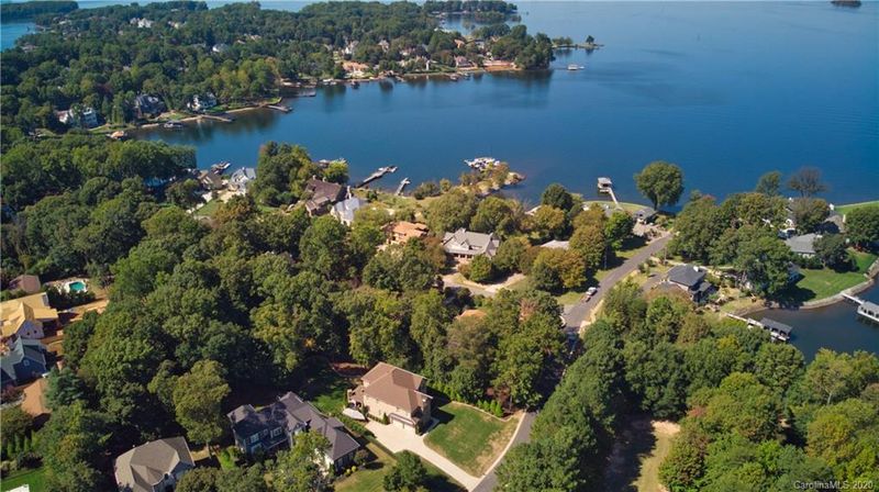 19005 Lakehouse Pointe Dr, Cornelius, NC 28031