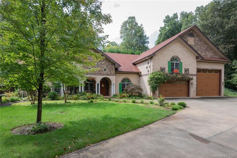 222 32nd Ave NW, Hickory, NC 28601