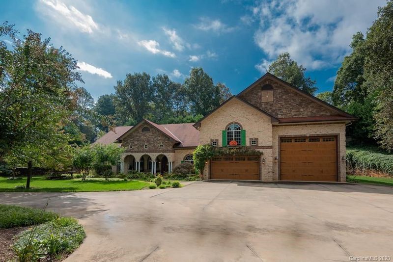 222 32nd Ave NW, Hickory, NC 28601