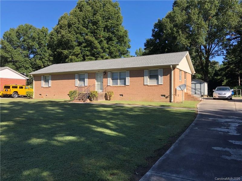 421 Catawba Cir, Matthews, NC 28104