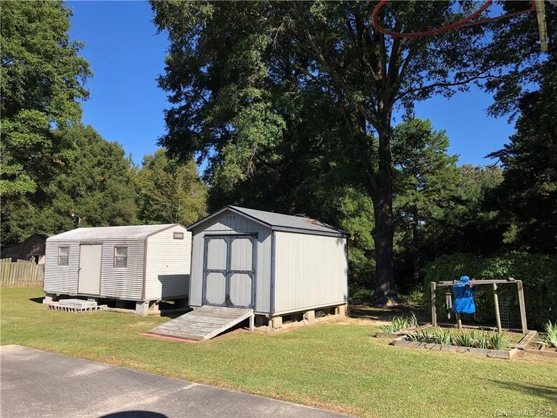 421 Catawba Cir, Matthews, NC 28104