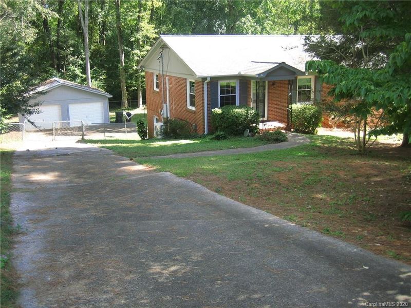 3240 Jonesberry Rd, Matthews, NC 28105
