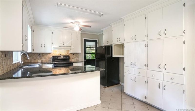 1330 18th St SW, Hickory, NC 28602