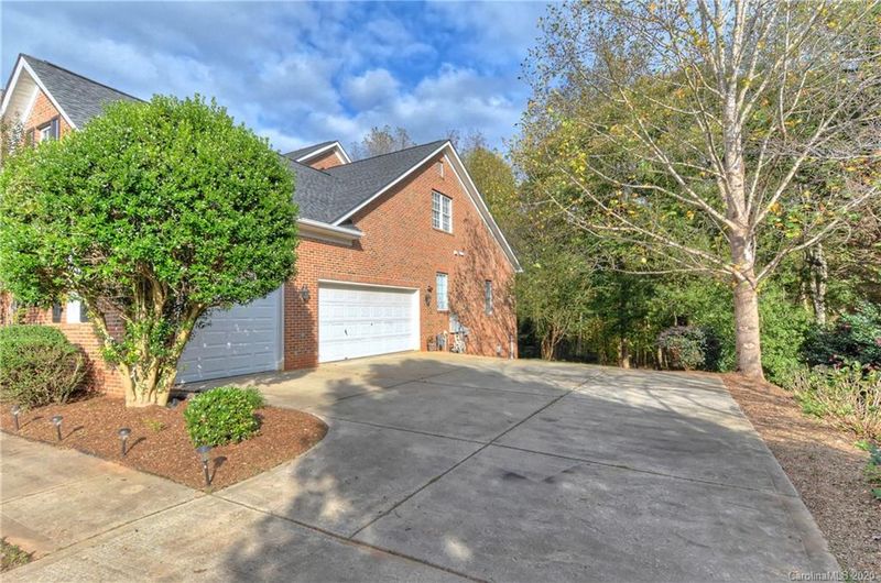 1703 Crestgate Dr, Waxhaw, NC 28173