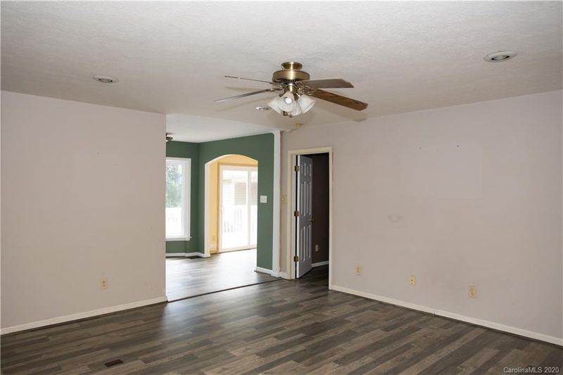 4152 2nd St NE, Hickory, NC 28601
