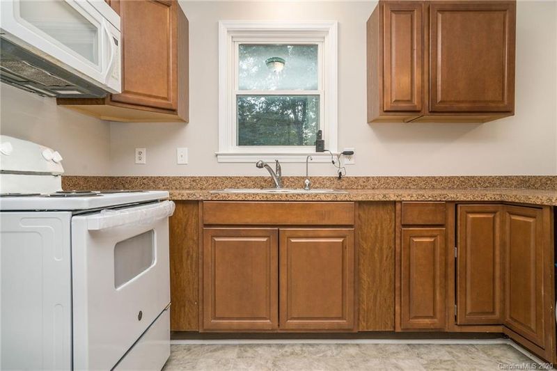 313 Wesley Dr, Gastonia, NC 28056