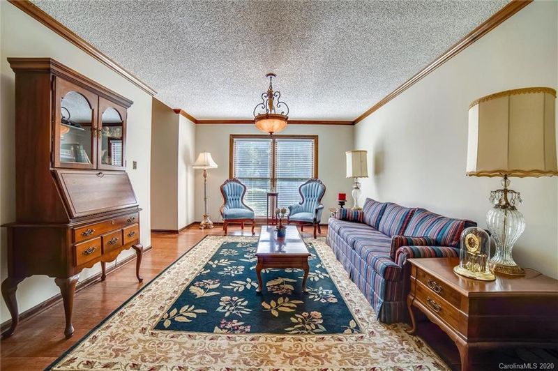 2008 Mill House Ln, Matthews, NC 28104