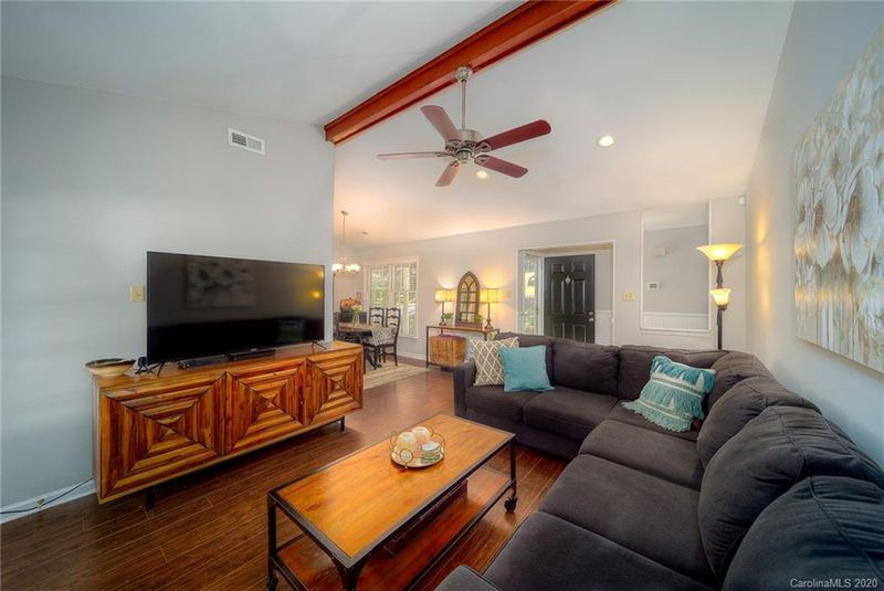 2505 Turnberry Ln, Charlotte, NC 28210