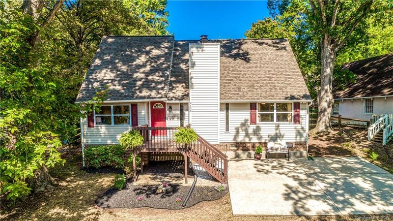 9105 Pitcairn Dr, Tega Cay, SC 29708
