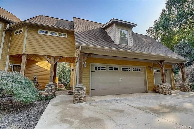 9090 Burroughs Ct, Sherrills Ford, NC 28673