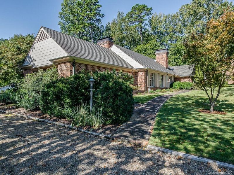 2412 Cloister Dr, Charlotte, NC 28211