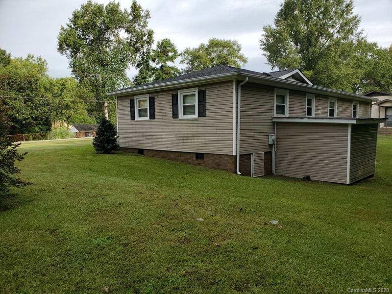 806 E Chestnut St, Stanley, NC 28164