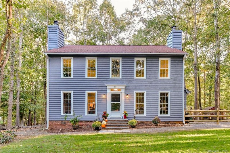 301 Kingsley Dr, Charlotte, NC 28270
