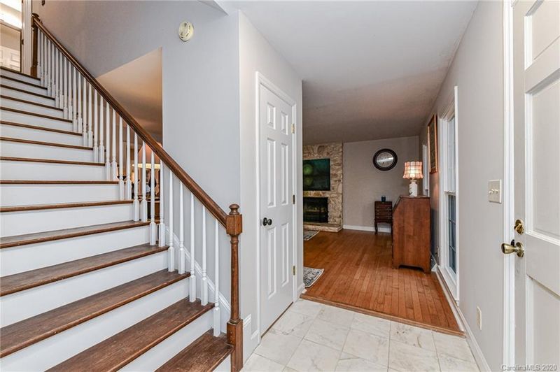 301 Kingsley Dr, Charlotte, NC 28270