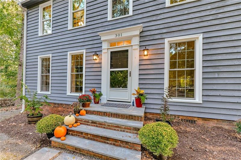 301 Kingsley Dr, Charlotte, NC 28270