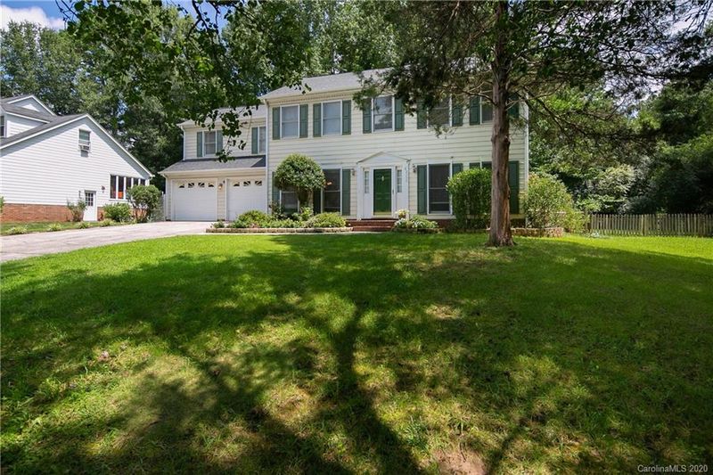 2336 Heathershire Ln, Matthews, NC 28105