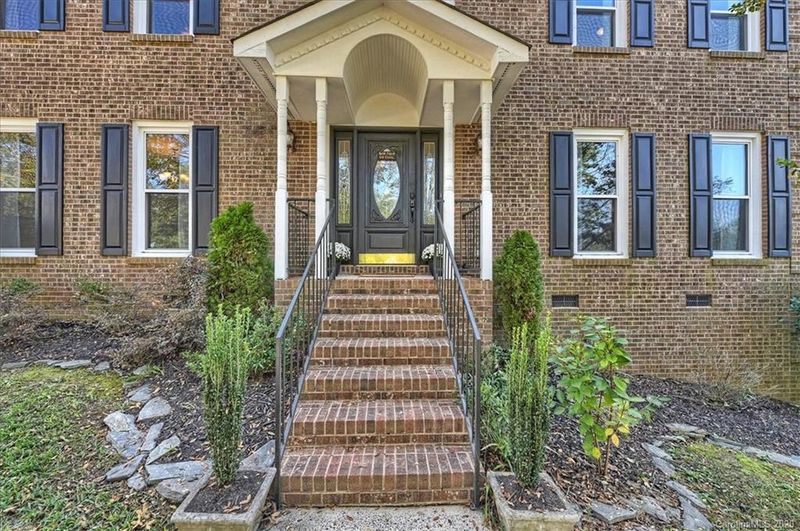 14612 Raynham Dr, Charlotte, NC 28262
