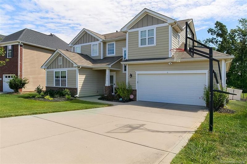 10230 Falling Leaf Dr, Concord, NC 28027