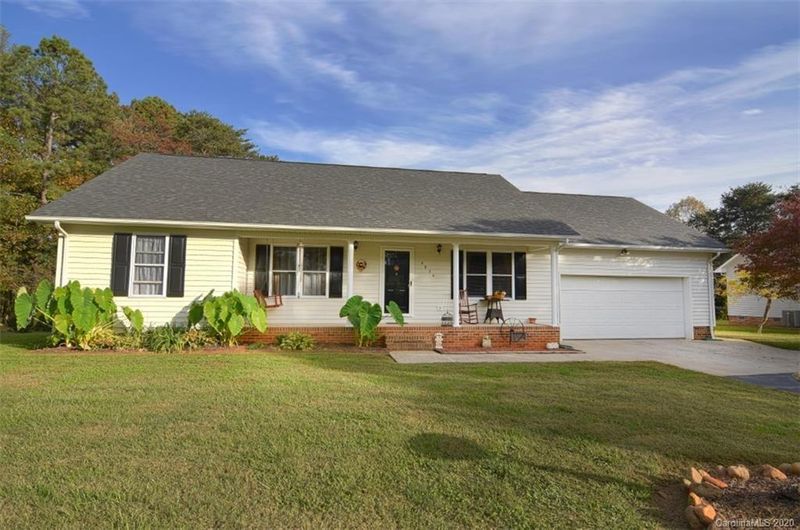 4874 Rock Barn Rd, Claremont, NC 28610