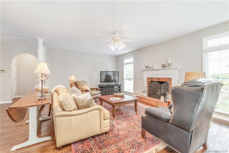 10421 Breamore Dr, Charlotte, NC 28270