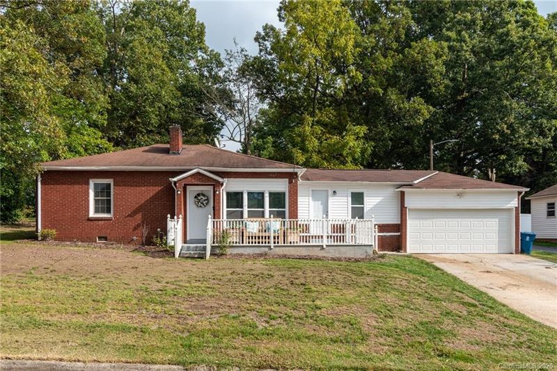 15 N 9th Ave, Maiden, NC 28650