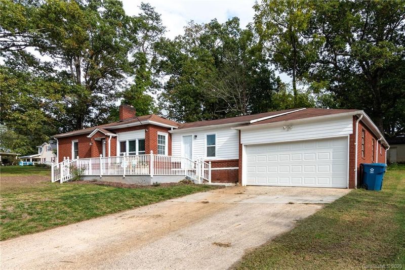 15 N 9th Ave, Maiden, NC 28650