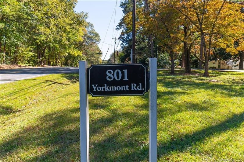 801 Yorkmont Dr, Charlotte, NC 28217