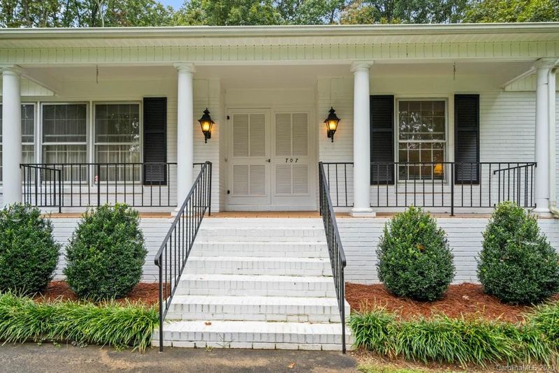 707 3rd Ave NE, Conover, NC 28613