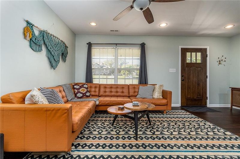 146 Fallen Acorn Dr, Troutman, NC 28166