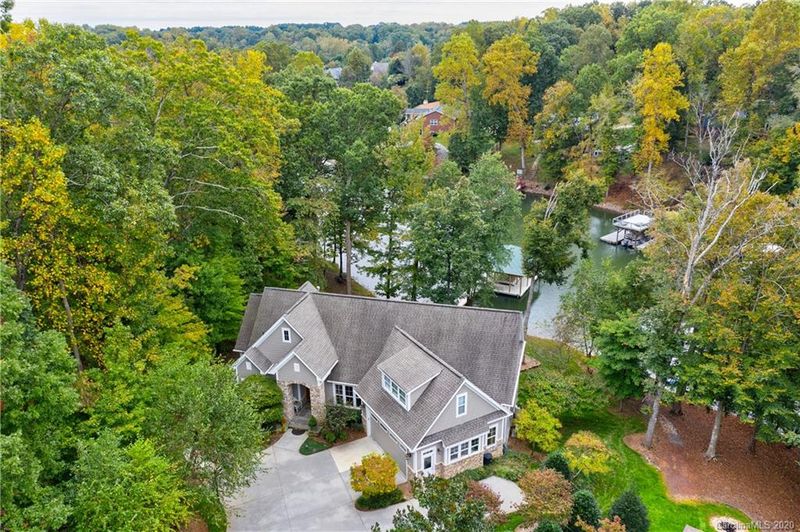7912 Lakeview Dr, Denver, NC 28037