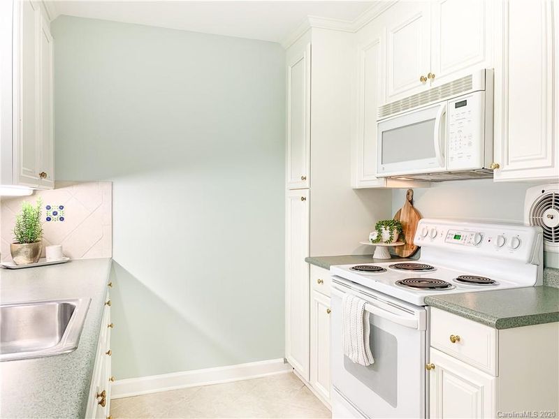 1323 Queens Rd #401, Charlotte, NC 28207