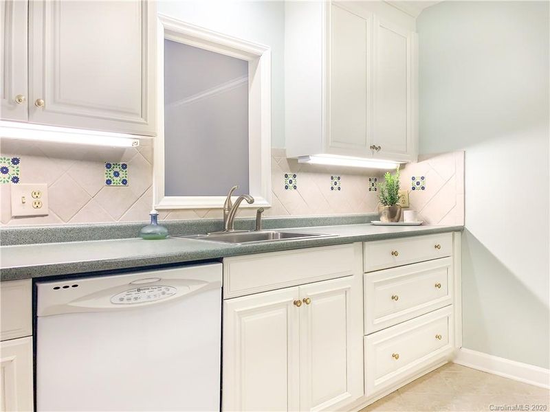 1323 Queens Rd #401, Charlotte, NC 28207