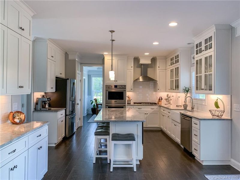 1008 Twin Pines Dr, Matthews, NC 28104