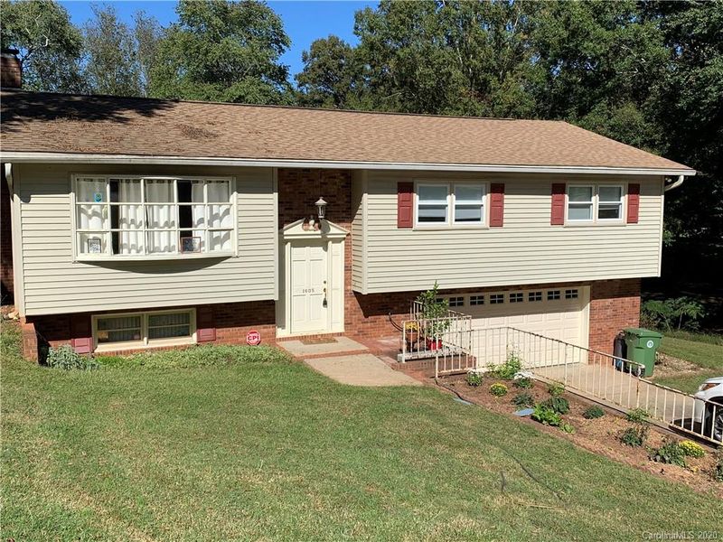 1605 5th St NE, Conover, NC 28613