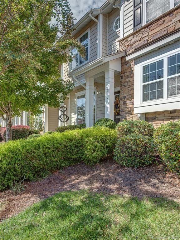 217 Spring Gardens Dr, Belmont, NC 28012