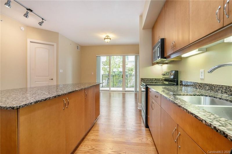 4620 Piedmont Row Dr #302, Charlotte, NC 28210