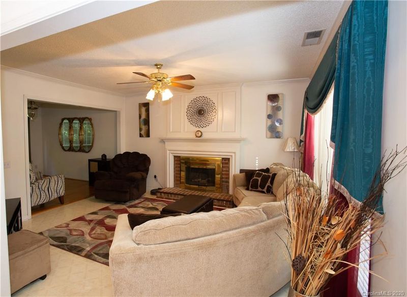 104 Creekside Dr, Fort Mill, SC 29715