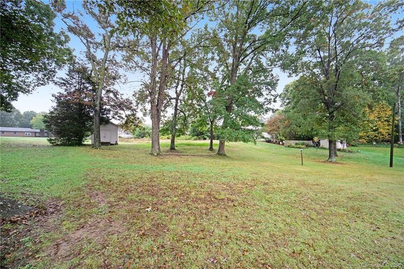 608 Brookgreen Dr, Dallas, NC 28034