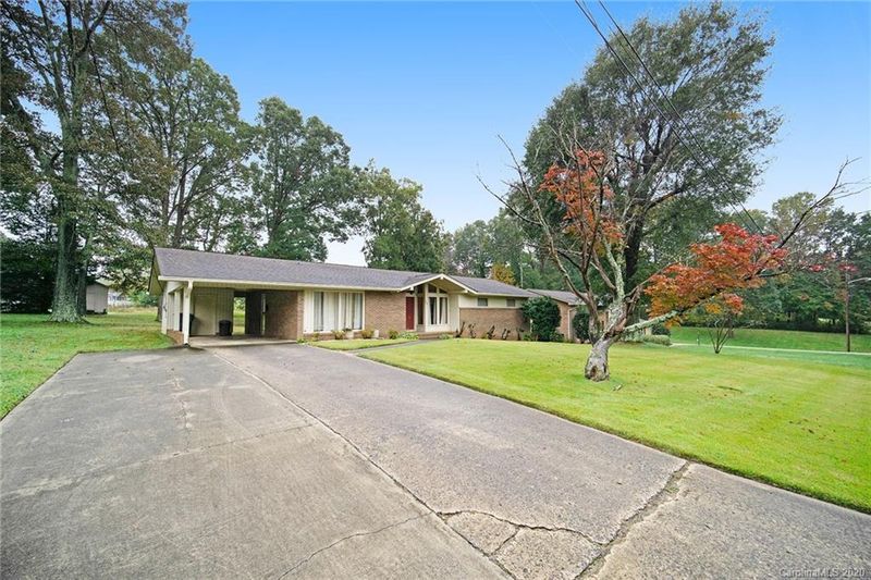 608 Brookgreen Dr, Dallas, NC 28034