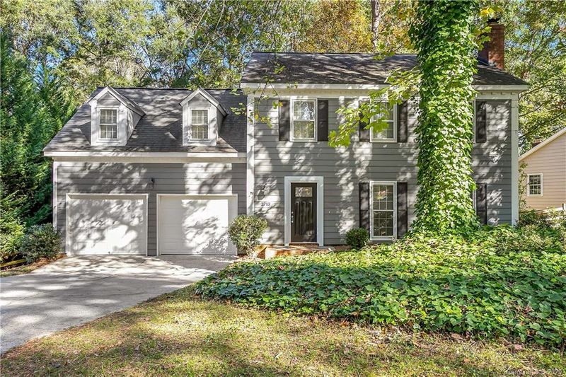2713 Carriage Crossing Dr, Matthews, NC 28105
