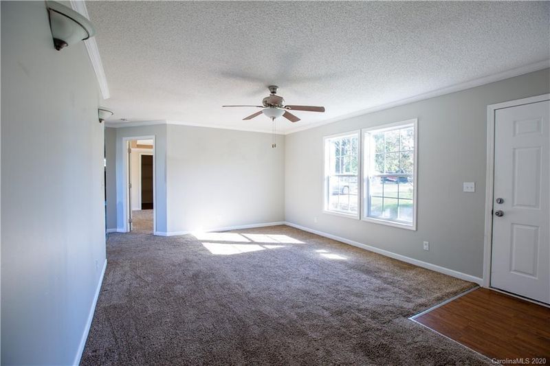 332 S Enochville Ave, Kannapolis, NC 28081