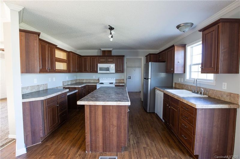 332 S Enochville Ave, Kannapolis, NC 28081