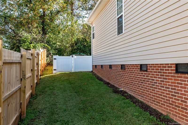 1650 Mayfair Dr, Conover, NC 28613